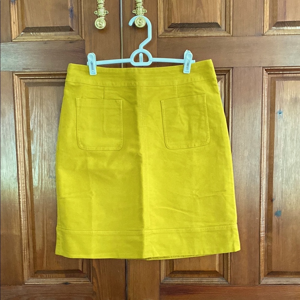 Boden Pencil Skirt with Sleek Design